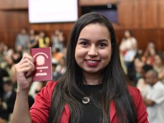 Evelly Oliveira: Defensora dos Seus Direitos em Mineiros!