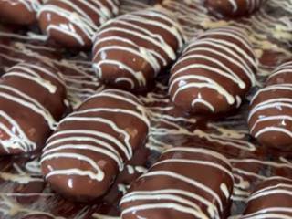 Os Famosos Bombons de Morango Disponíveis na Cristina Doce & Festa Unidade 02