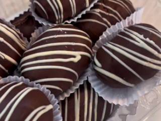 Morango com brigadeiro e coberto de chocolate: é melhor não tentar resistir