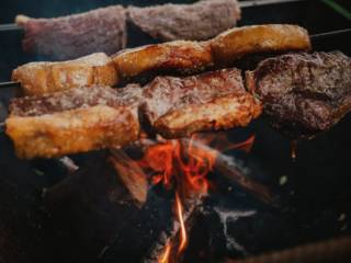 No Vereda Grill, o Churrasco Vai Muito Além do Sabor – É uma Experiência Completa em Mineiros!