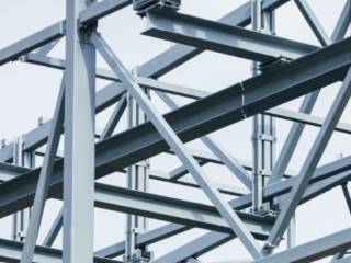 Vantagens da Construção com Estruturas Metálicas: Por que Escolher Metal ao Invés de Alvenaria?
