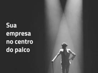 Sua empresa no centro no palco