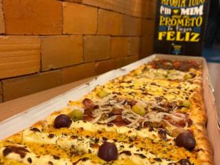 Ei Criatura, Vem Conhecer a Pizza de Metro da Dom Caetano!