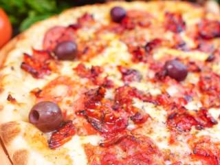 Momento Pizza no Ipê: O Sabor Versátil da Dom Caetano à Sua Escolha