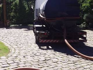 A importância da limpeza preventiva de fossas para evitar transtornos.