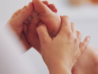  Seus pés também merecem cuidado e atenção, conheça a reflexologia podal 