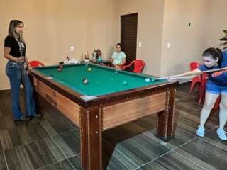 Diversão e Sabor no Cantinho da Sinuca do Recantu's Food em Mineiros!