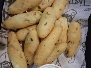Bolinho de Arroz com Queijo: Crocante por Fora, Cremoso por Dentro!
