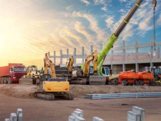 Como escolher o equipamento ideal para cada etapa da obra?