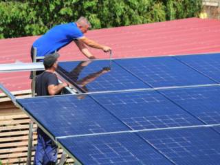 A importância da limpeza e manutenção das placas solares