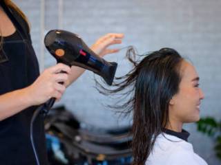 Como proteger o cabelo do secador e da chapinha?