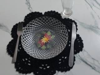 Como montar uma mesa posta com sousplats?