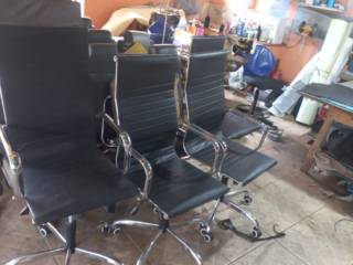 Cadeiras de escritório pretas material cipatex