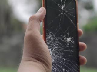 Meu celular quebrou: consertar ou comprar outro?