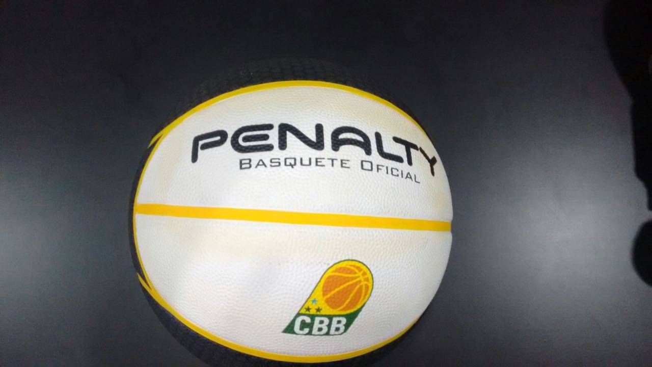 Bola de basquete penalty em Avaré, SP