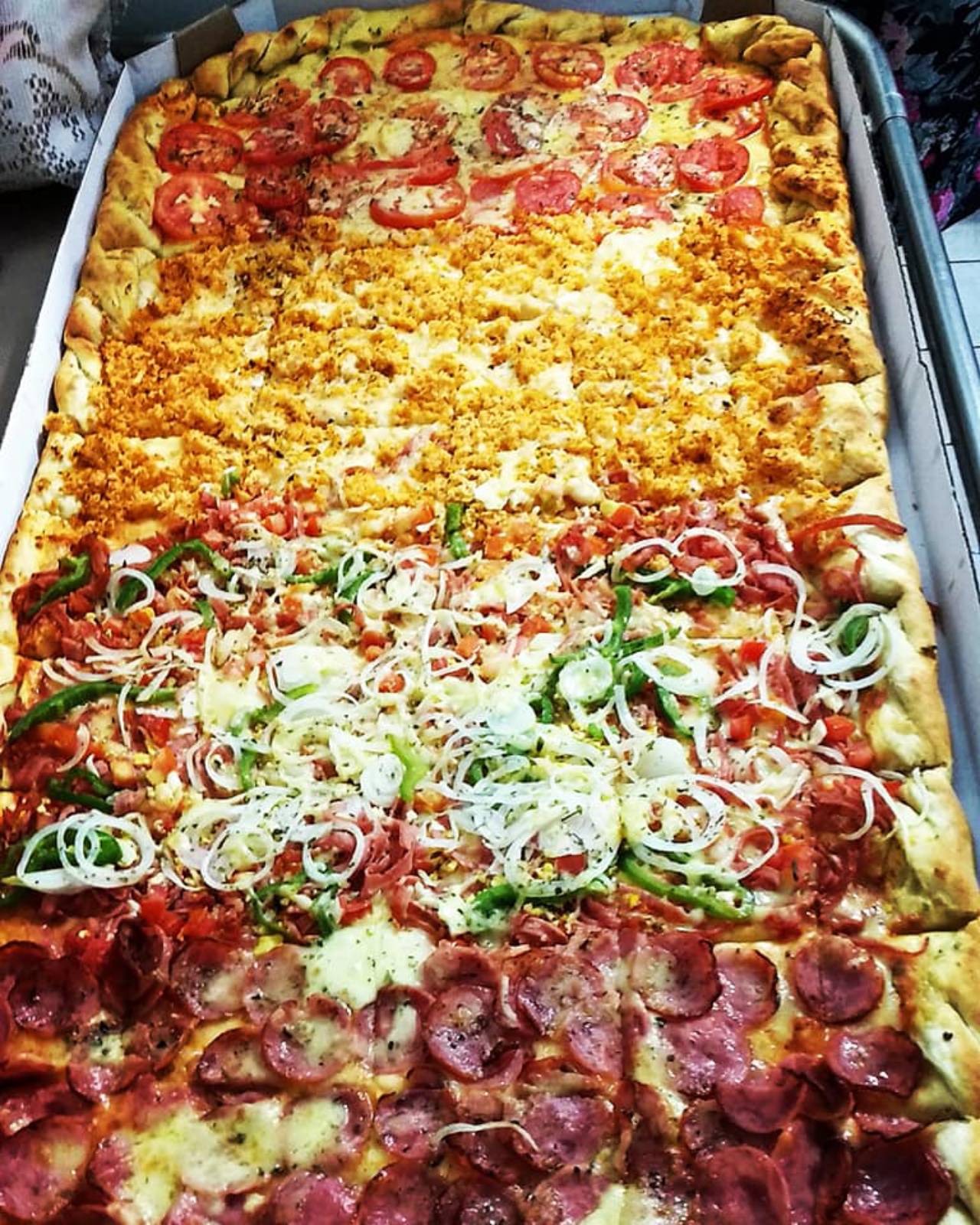 PIZZA DE METRO EM SP 🤤🍕 #pizza #pizzaria #pizzademetro #ondeiremsp #