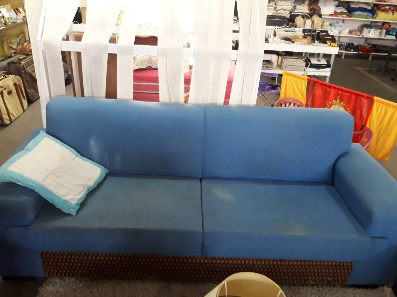 Sofa azul ( sofá 2 e 3 lugares) em Jundiaí, SP Classificados Solutudo