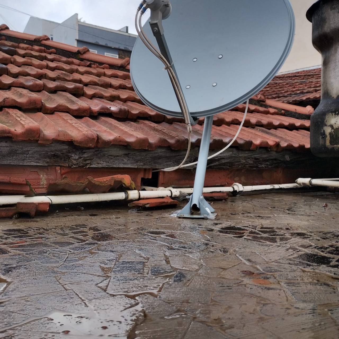 Antena parabólica banda ku starone c2 70w instalada para dois pontos ...