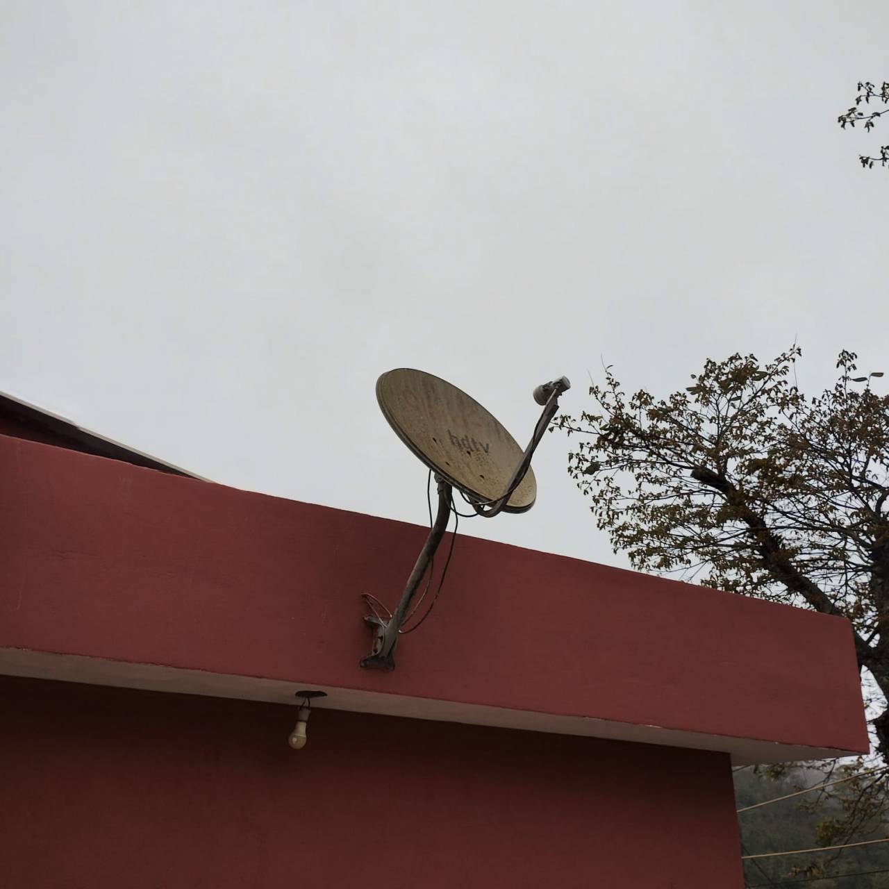 Antena parabólica banda ku starone c2 70w instalada para quatro pontos ...