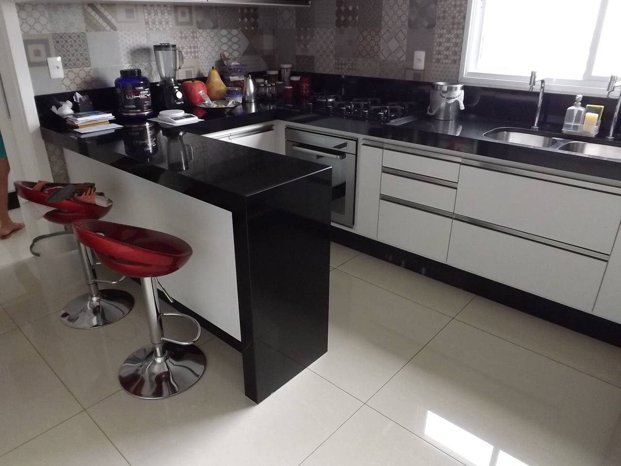 Cozinha com granito preto São Gabriel em Birigui, SP