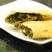 Pastel de escarola com ricota, tomate seco e queijo 