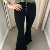 Calça Flare Black de Sarja c/ Botões ( Semelhante a essa Disponível no Tamanho: 34)