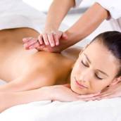 Massagem relaxante no tatame
