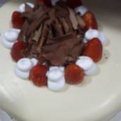 Bolo de Morango com 2 Camadas de Recheio Branco