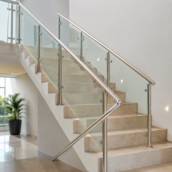 Corrimão inox com vidro em Curitiba: segurança e design