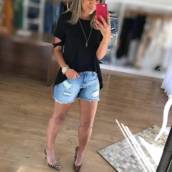 Shorts Jeans Destroyed (Semelhante a esse Disponível no Tamanho: 46)
