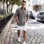 Bermuda de Sarja Masculina (Semelhante a essa Disponível na Cor Azul Marinho e Tamanhos: 38 - 40 e 42).