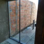 Porta 2 folhas, janela 4 folhas Fumê.