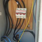 instalação e manutenção de interruptores em geral.
