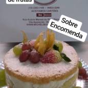 Bolo Vegano Branco de Frutas