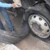 Pneu de caminhao estourado