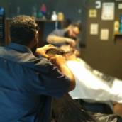 Barba toalha quente.