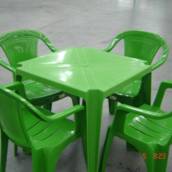 Conjunto de mesa e cadeira plástica Plastable 