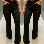 Calça Flare Black de Sarja (Semelhante a essa Disponível no Tamanho: 44).