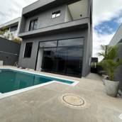 CASA LUXO 340m² | 4 Dorms (2 Suítes) C/ PISCINA | GRANJA A