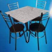 Mesa com 4 cadeiras