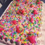 Bolo de confeti com morango