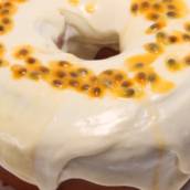 Bolo de Maracujá com Cobertura de Maracujá
