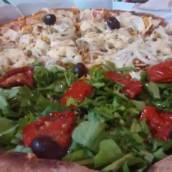 Pizza de Rúcula e tomate seco
