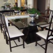Mesa com os pés laqueada em preto