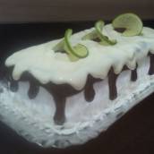 Bolo trufado com mousse de limão