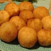 Bolinho de aipim com carne seca