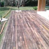 Deck em madeira cruzeta