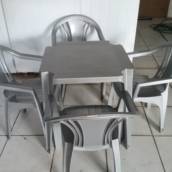 Mesa Plastica com 4 Cadeiras