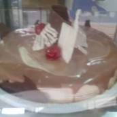 Bolo de chocolate branco e preto