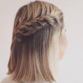 Quem disse que cabelos curtos não tem como fazer penteado???